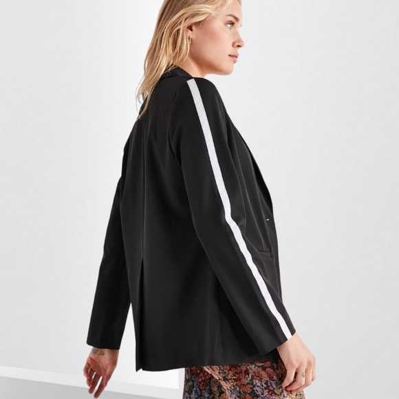 Urban Outfitters Women's Black Stripe Blazer - Picture 4 of 16